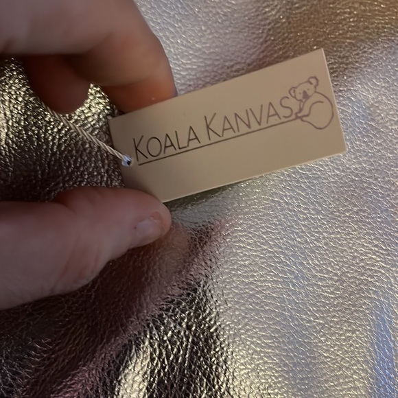 Quilted Kansas Jet Stream Silver large wristlet BNWT - Picture 3 of 5